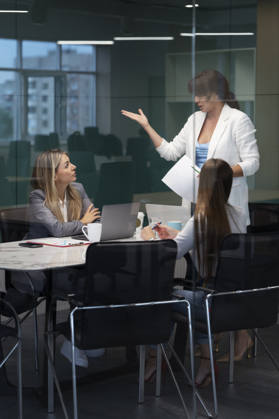 full-shot-women-having-meeting